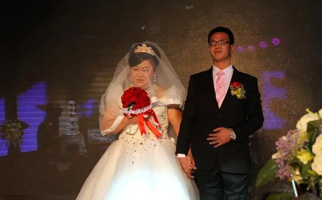 奥运举重冠军能得多少钱_奥运举重冠军生活窘迫_奥运会举重冠军父母反应